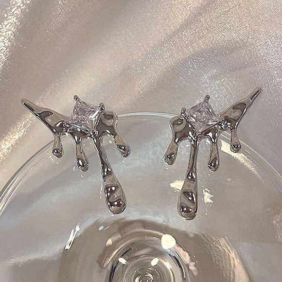 🔵𝟲𝟱%𝗢𝗙𝗙 𝗯𝘂𝗻𝗱𝗹𝗲𝘀 𝟯+🔵 NEW Oozing Rhinestone Contemporary Drop Earrings - Picture 11 of 17